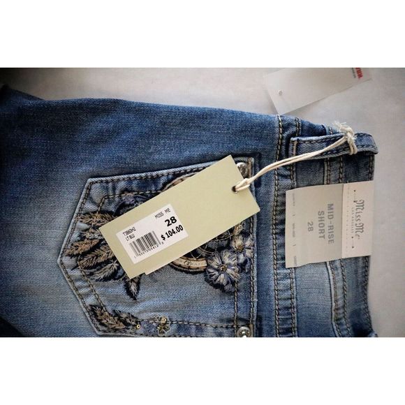 Miss Me Women Sz 28 Blue Embroidered Dreamcatcher Light Wash Mid-Rise Shorts - Picture 9 of 9